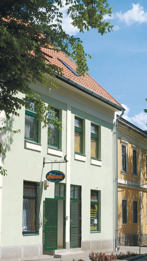   - Félhold Apartman Eger