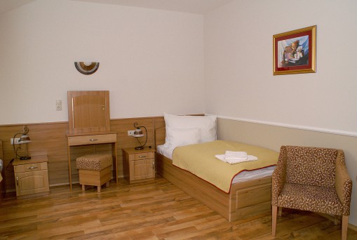   - Nefelejcs Hotel Mezőkövesd